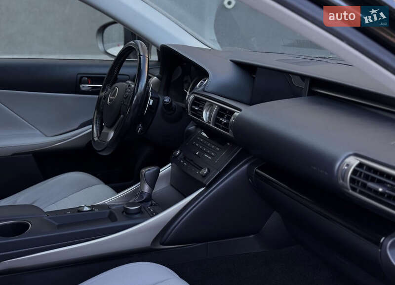 Седан Lexus IS 2016 в Одессе