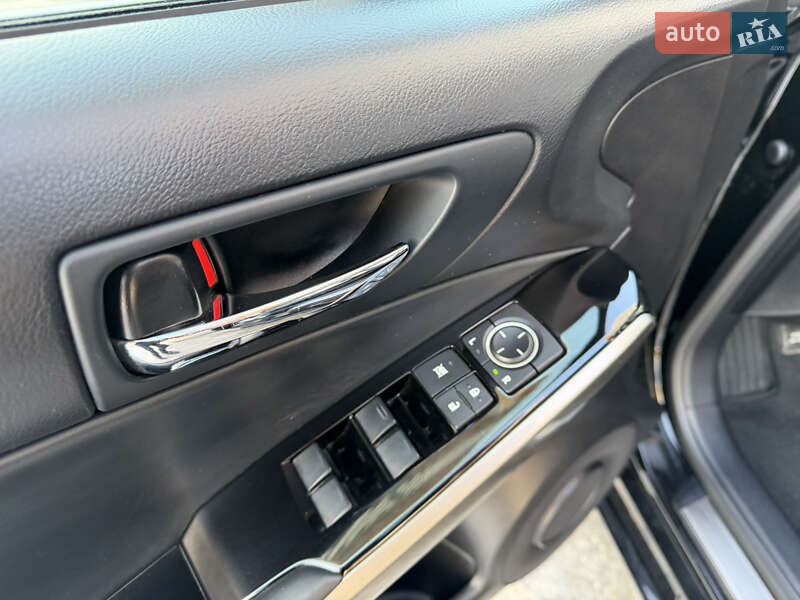 Седан Lexus IS 2015 в Киеве фото 13 Седан Lexus IS 2015 в Киеве