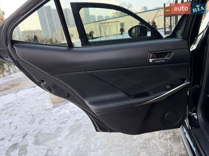 Седан Lexus IS 2015 в Киеве фото 18 Седан Lexus IS 2015 в Киеве