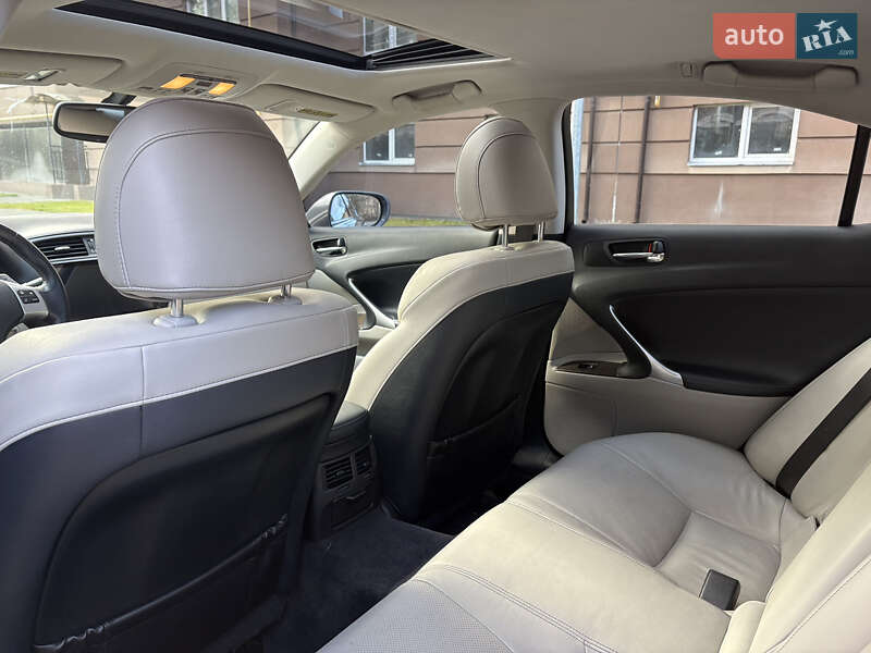 Седан Lexus IS 2012 в Львове