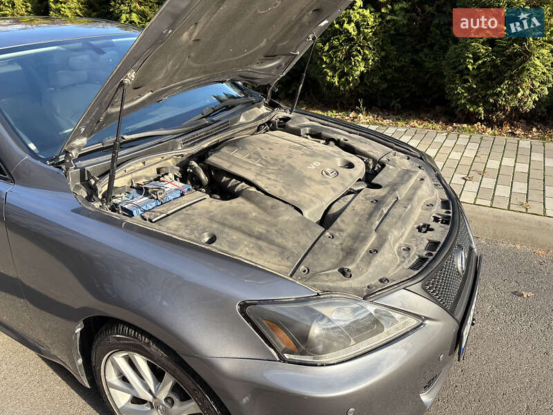 Седан Lexus IS 2012 в Львове