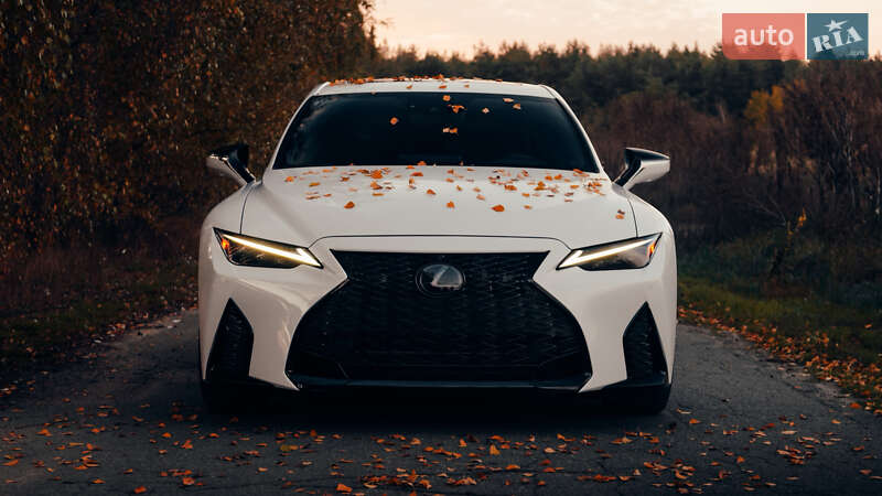 Lexus IS 2023