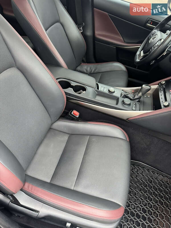 Седан Lexus IS 2016 в Києві фото 11 Седан Lexus IS 2016 в Києві