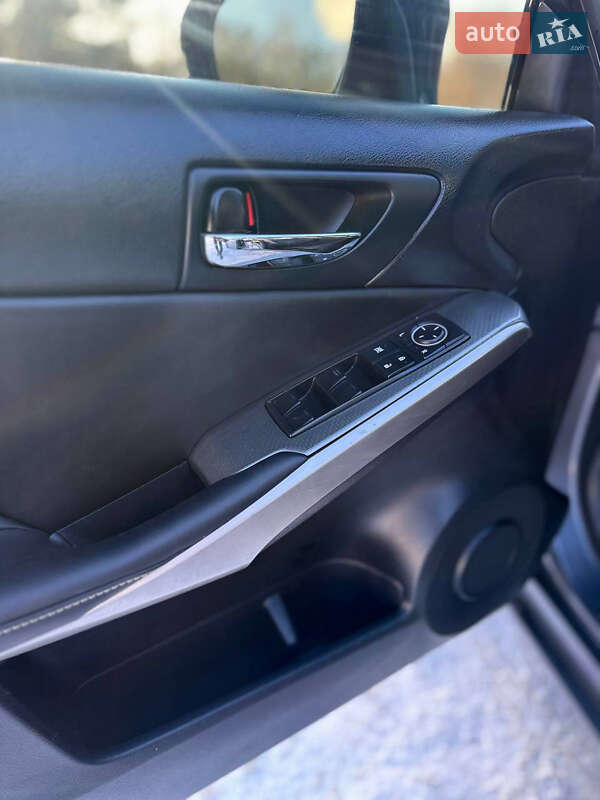 Седан Lexus IS 2015 в Луцке