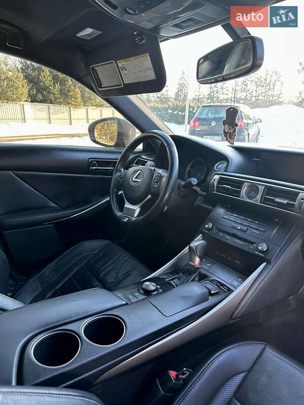 Седан Lexus IS 2015 в Луцке