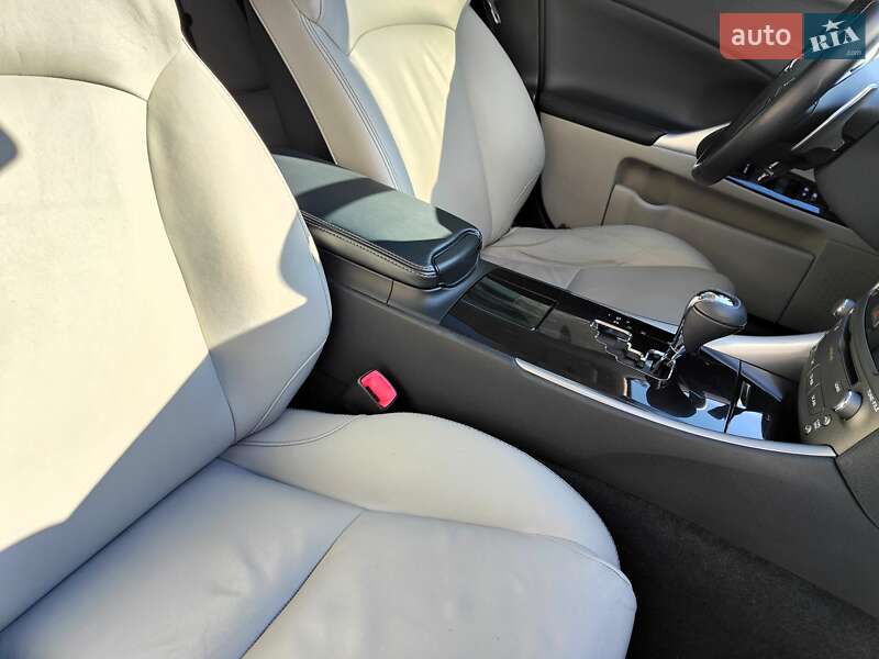 Седан Lexus IS 2011 в Києві фото 55 Седан Lexus IS 2011 в Києві