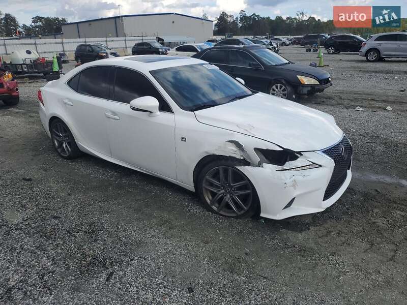 Седан Lexus IS 2014 в Львове