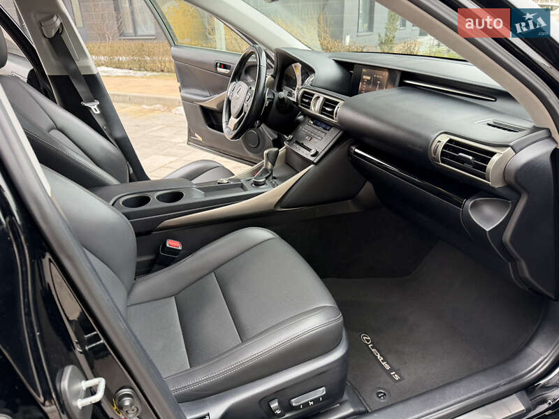 Седан Lexus IS 2015 в Киеве фото 23 Седан Lexus IS 2015 в Киеве