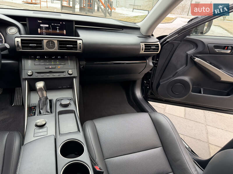 Седан Lexus IS 2015 в Киеве фото 27 Седан Lexus IS 2015 в Киеве