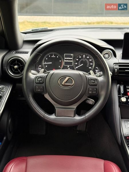 Седан Lexus IS 2023 в Одесі