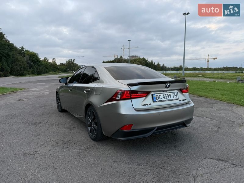 Седан Lexus IS 2014 в Львове