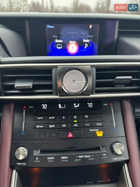 Седан Lexus IS 2016 в Киеве