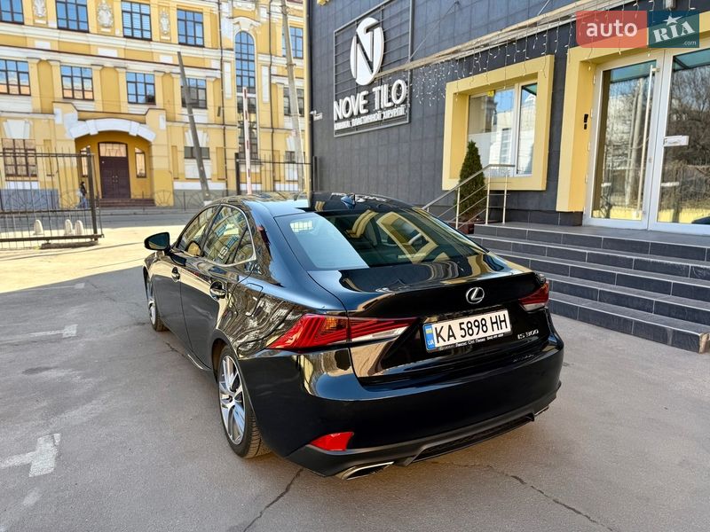 Седан Lexus IS 2018 в Киеве