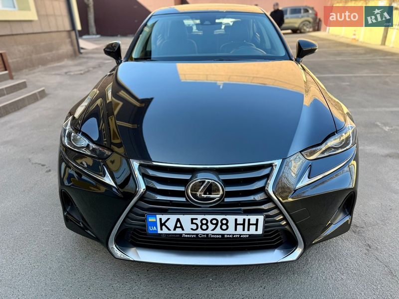 Седан Lexus IS 2018 в Киеве