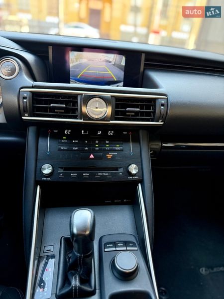 Седан Lexus IS 2018 в Киеве