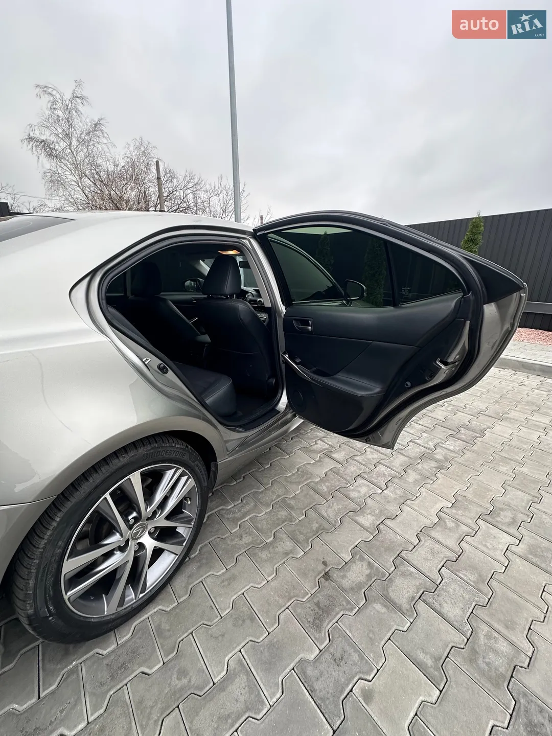 2017 Lexus IS - мініатюра 12