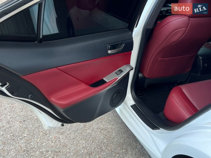 Седан Lexus IS 2017 в Чернігові фото 10 Седан Lexus IS 2017 в Чернігові