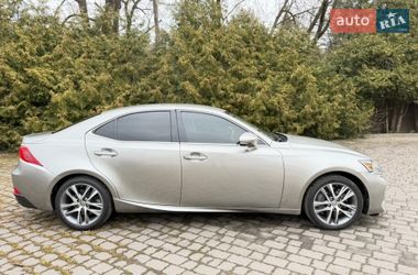 Седан Lexus IS 2017 в Калуші