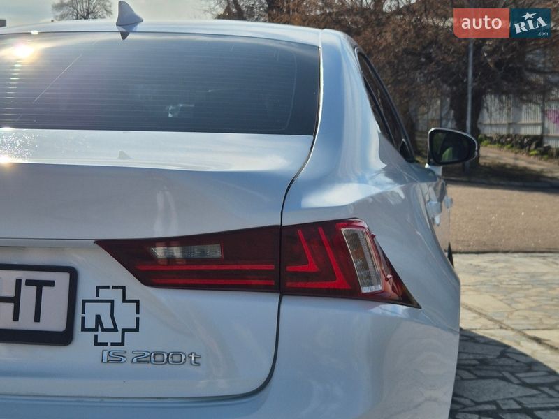 Седан Lexus IS 2016 в Черкасах