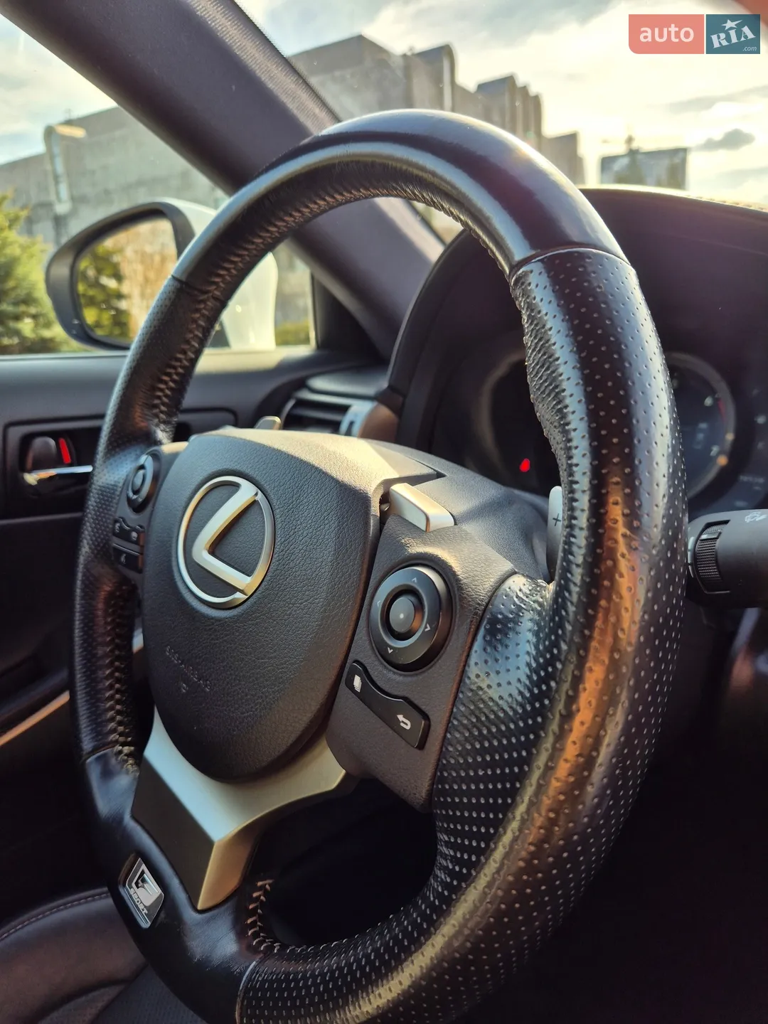 2016 Lexus IS - мініатюра 17