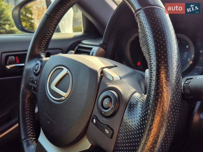 Седан Lexus IS 2016 в Черкасах
