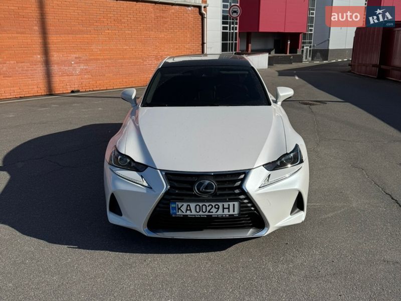 Седан Lexus IS 2016 в Киеве фото 8 Седан Lexus IS 2016 в Киеве