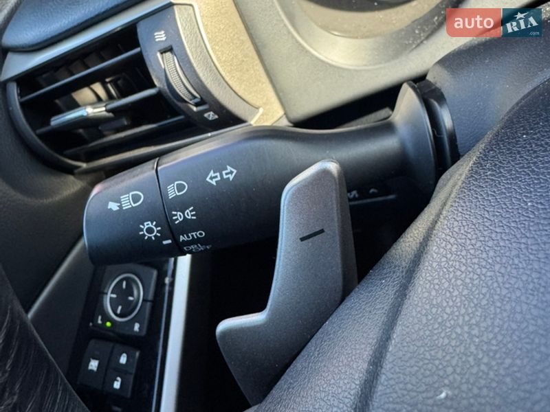 Седан Lexus IS 2016 в Киеве фото 18 Седан Lexus IS 2016 в Киеве