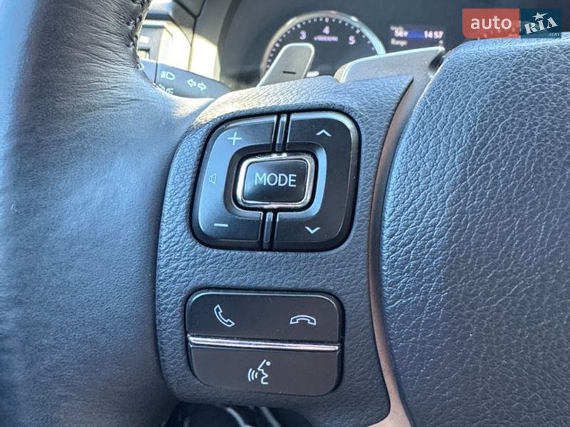 Седан Lexus IS 2016 в Киеве фото 24 Седан Lexus IS 2016 в Киеве