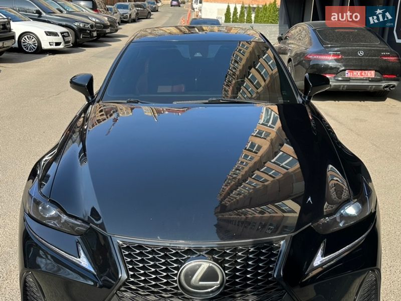 Lexus IS 2019