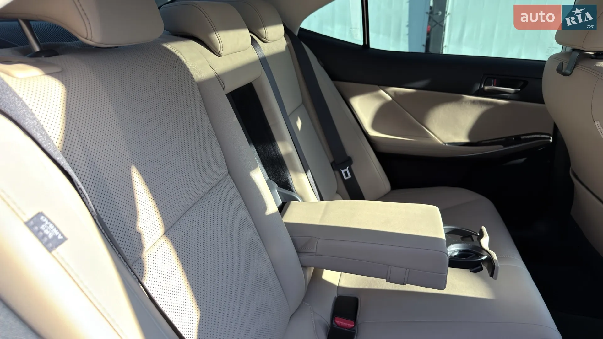 2019 Lexus IS - мініатюра 11