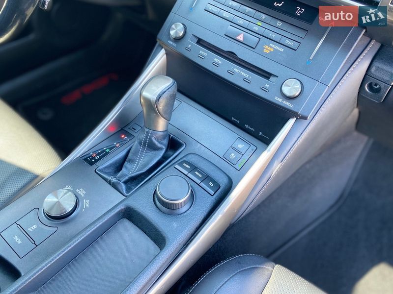 Седан Lexus IS 2016 в Києві