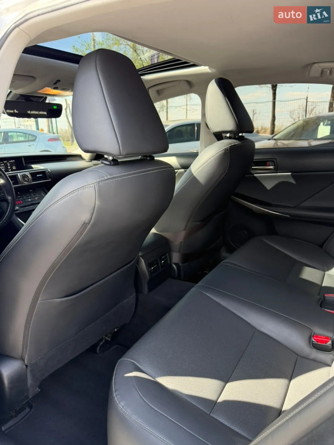 2019 Lexus IS - мініатюра 24