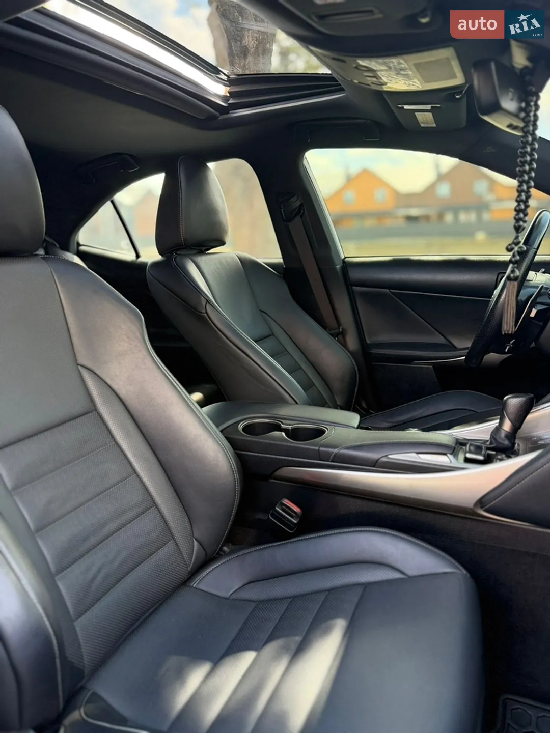 2017 Lexus IS - мініатюра 14