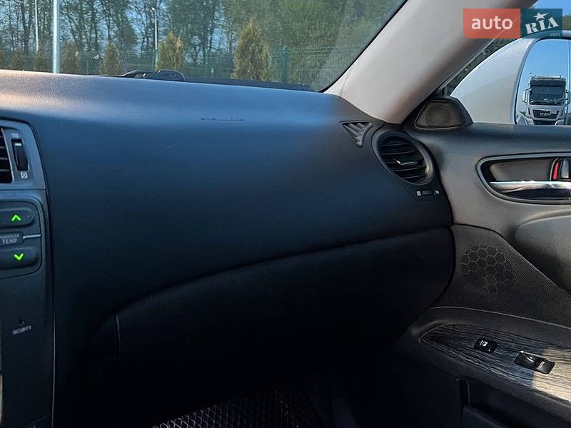 Седан Lexus IS 2007 в Виннице