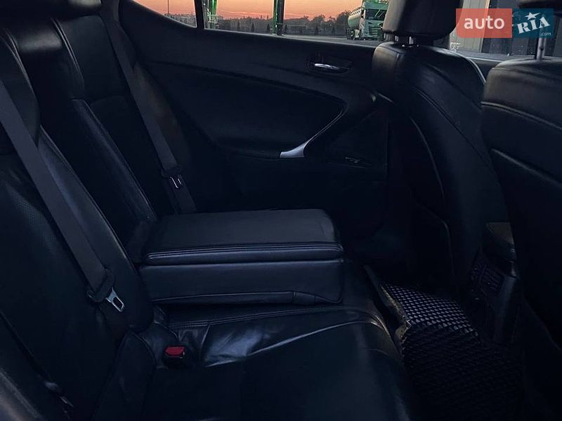 Седан Lexus IS 2007 в Виннице