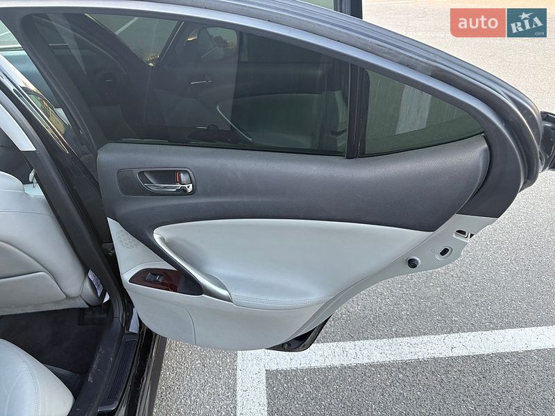 Седан Lexus IS 2006 в Киеве