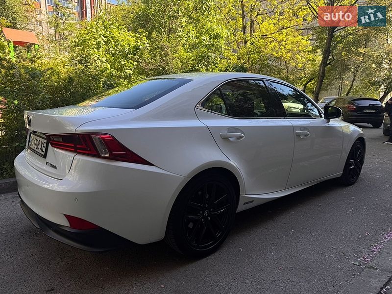 Седан Lexus IS 2014 в Львові