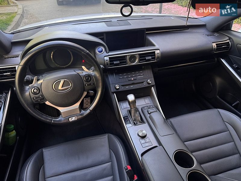 Седан Lexus IS 2014 в Львові