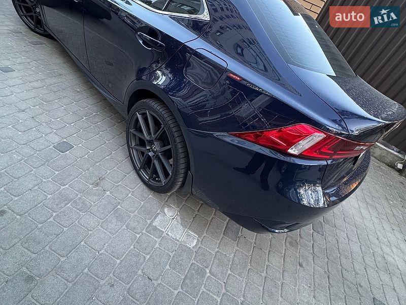 Седан Lexus IS 2014 в Києві