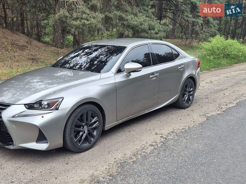 Седан Lexus IS 2017 в Миргороді