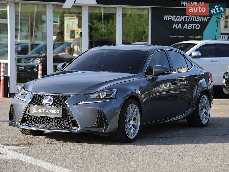 Lexus IS 2019