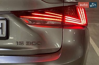 Седан Lexus IS 2018 в Киеве