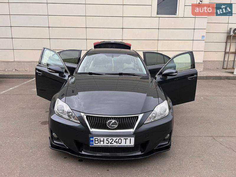 Lexus IS 2011