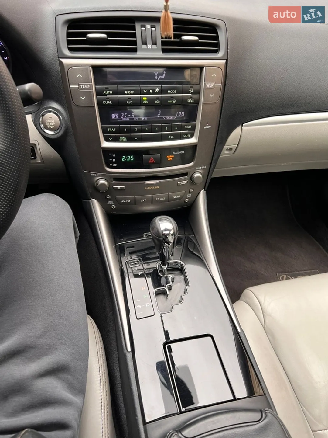 2011 Lexus IS - мініатюра 12