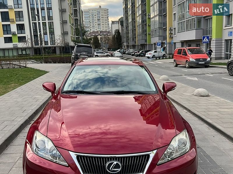 Седан Lexus IS 2012 в Львове