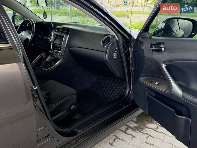 Седан Lexus IS 2008 в Гусятине