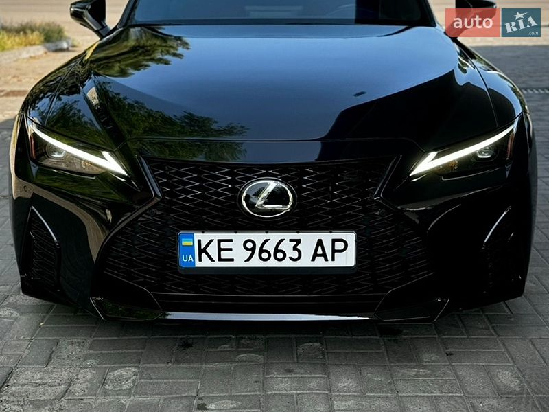Lexus IS 2021