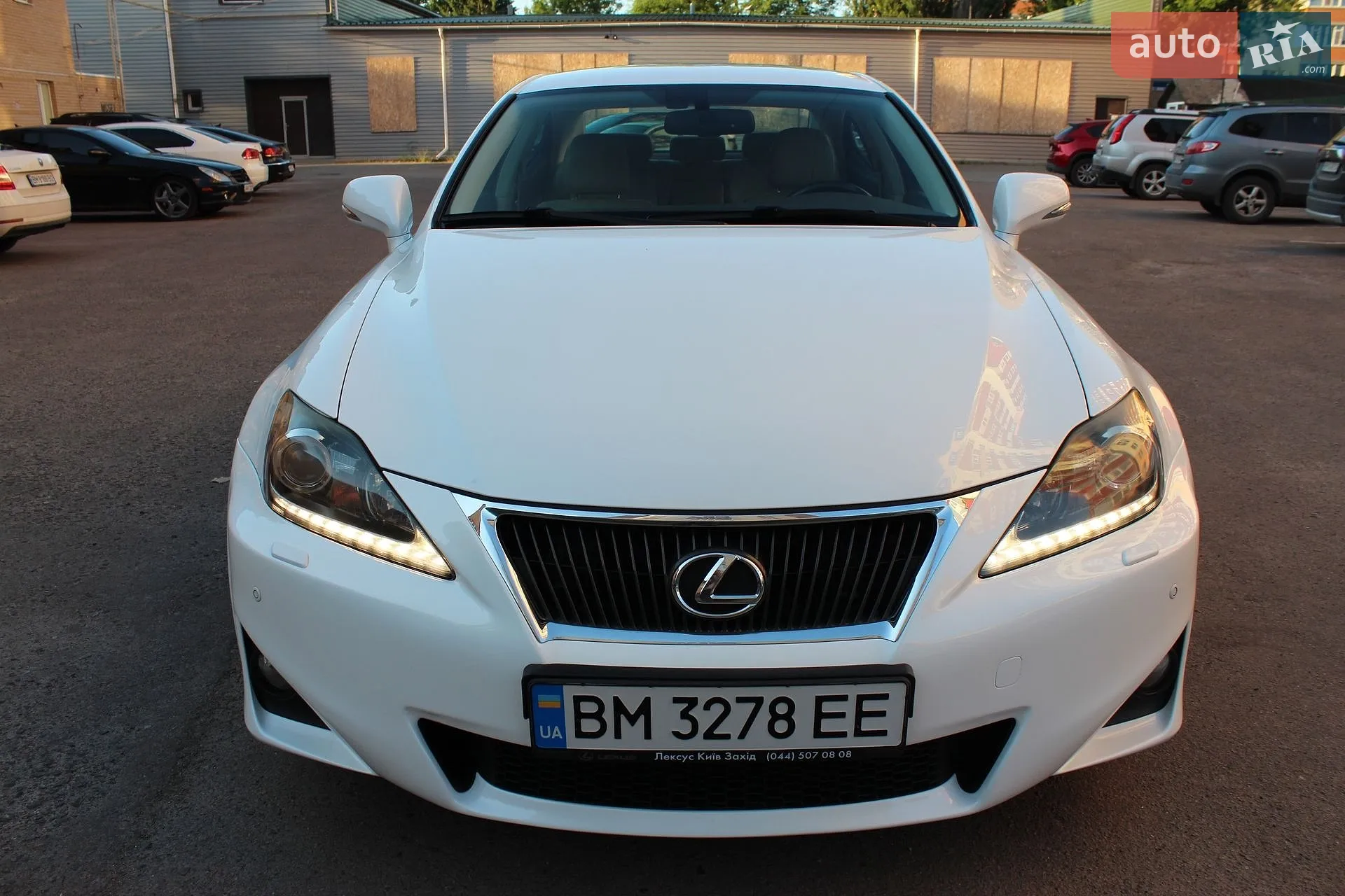 2010 Lexus IS - мініатюра 3