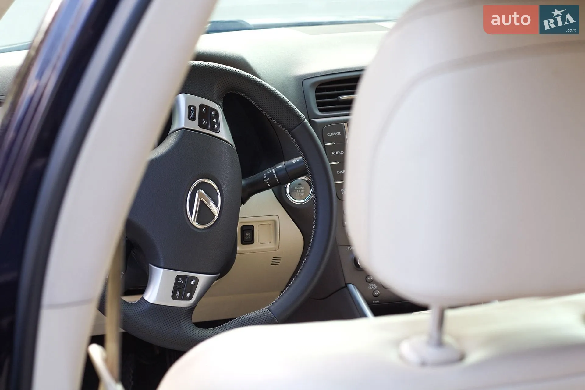 2011 Lexus IS - мініатюра 18