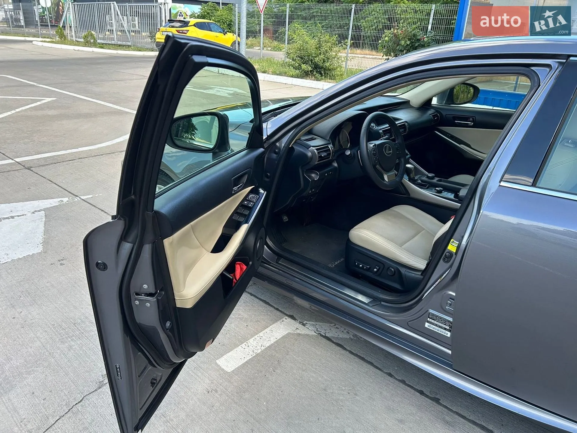 2013 Lexus IS - мініатюра 18